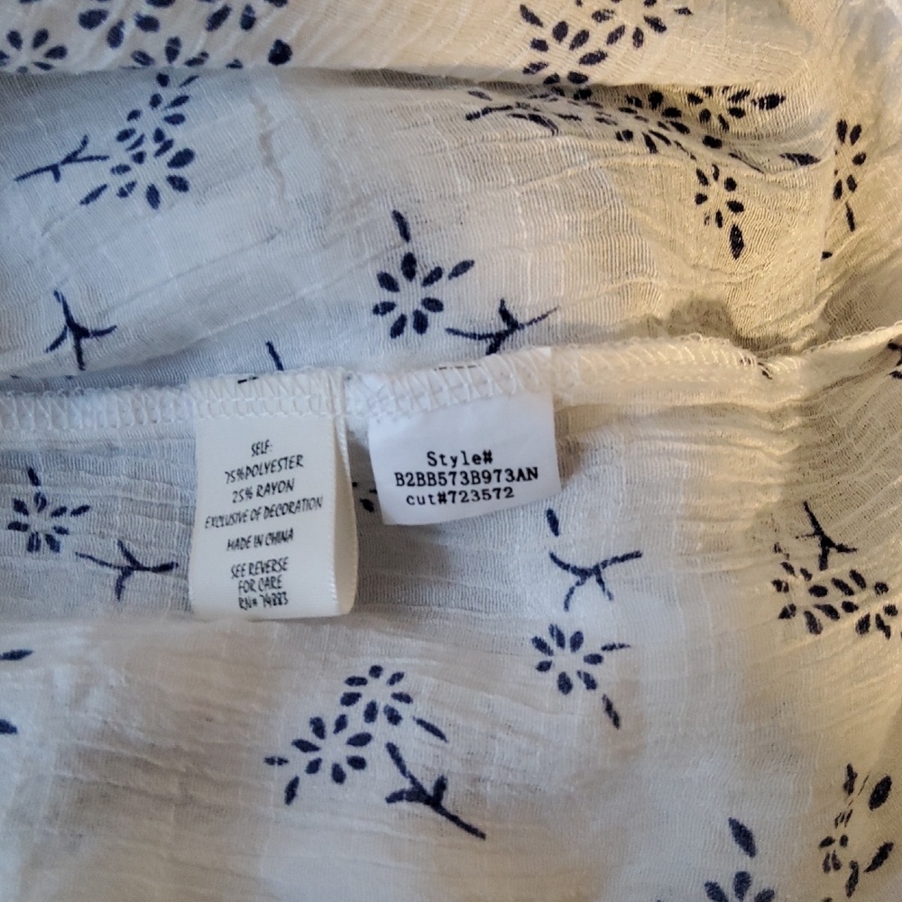 Adiva White and Blue Floral Blouse - Picture 9 of 9